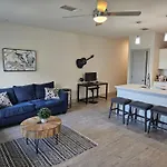 Modern Cozy Condo Facing Riverwalk W King Suite