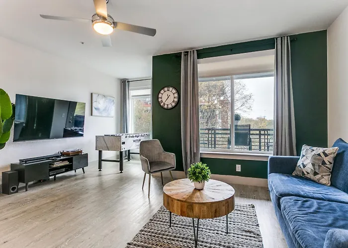 Modern Cozy Condo Facing Riverwalk W King Suite