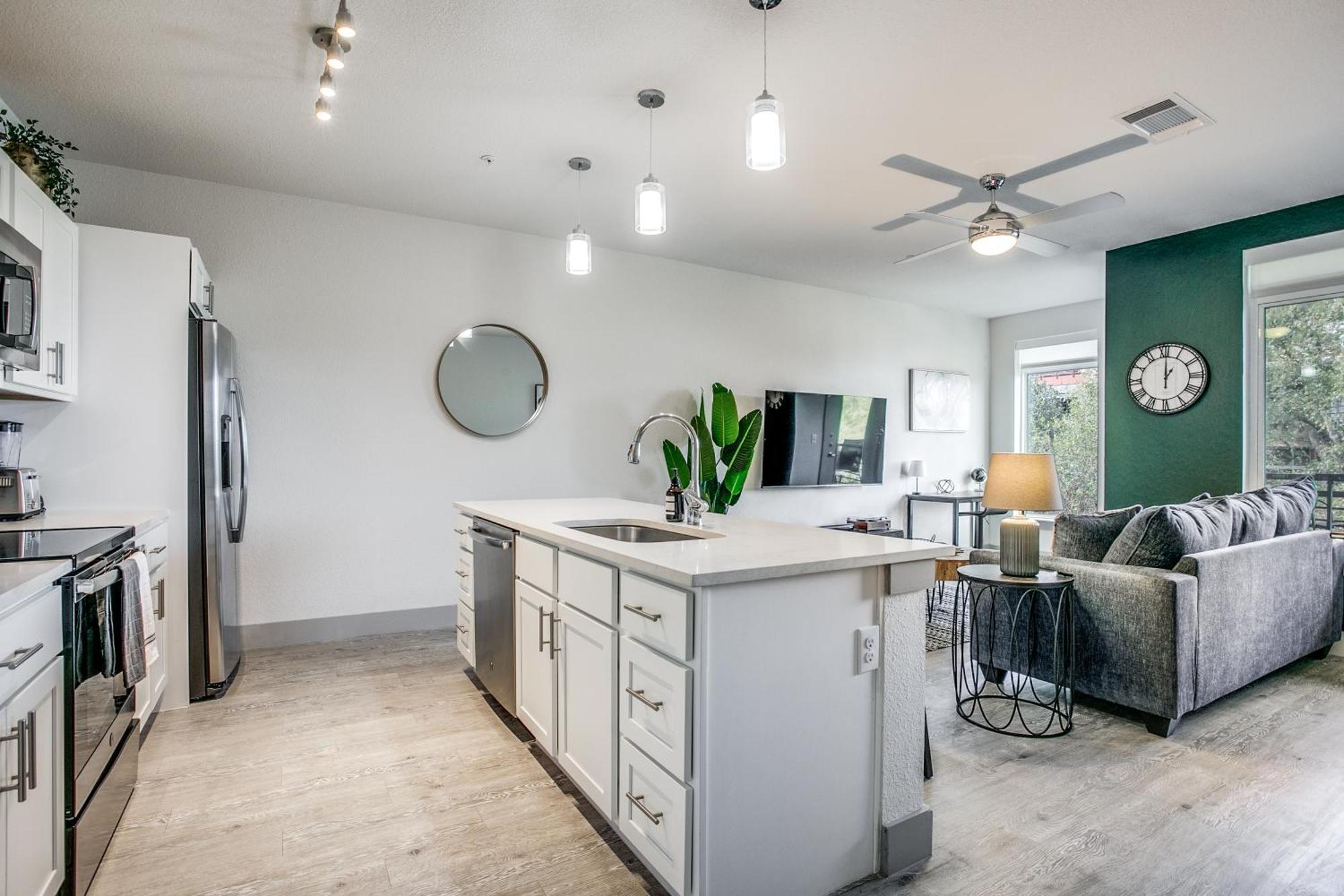 Modern Cozy Facing Riverwalk W King Appartement